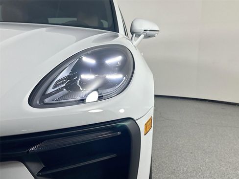 Certified 2026 Porsche Macan AWD/4WD image 15