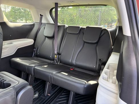 Certified 2024 Kia Carnival LX FWD image 19