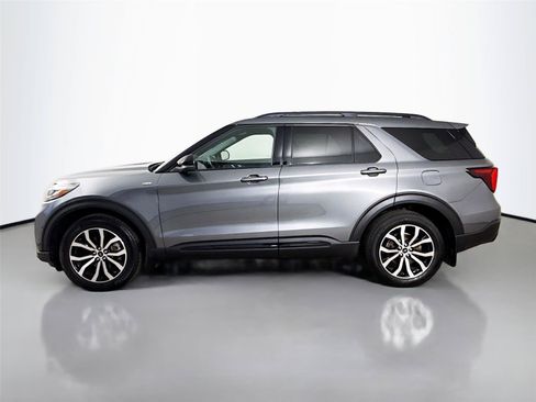 Used 2025 Ford Explorer ST-Line AWD/4WD image 8