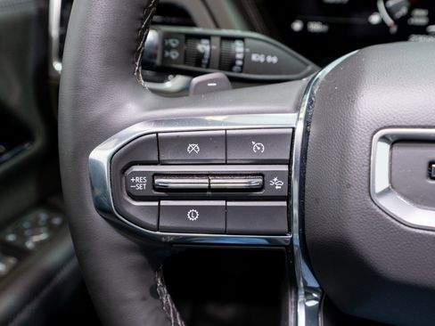 Used 2025 GMC Yukon XL Denali image 27