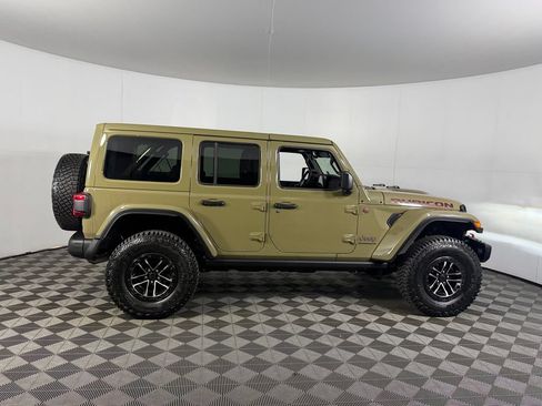 Used 2025 Jeep Wrangler Unlimited Rubicon AWD/4WD image 5