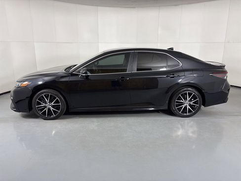 Used 2023 Toyota Camry SE image 5