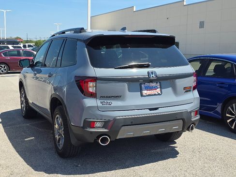 Used 2023 Honda Passport TrailSport image 5
