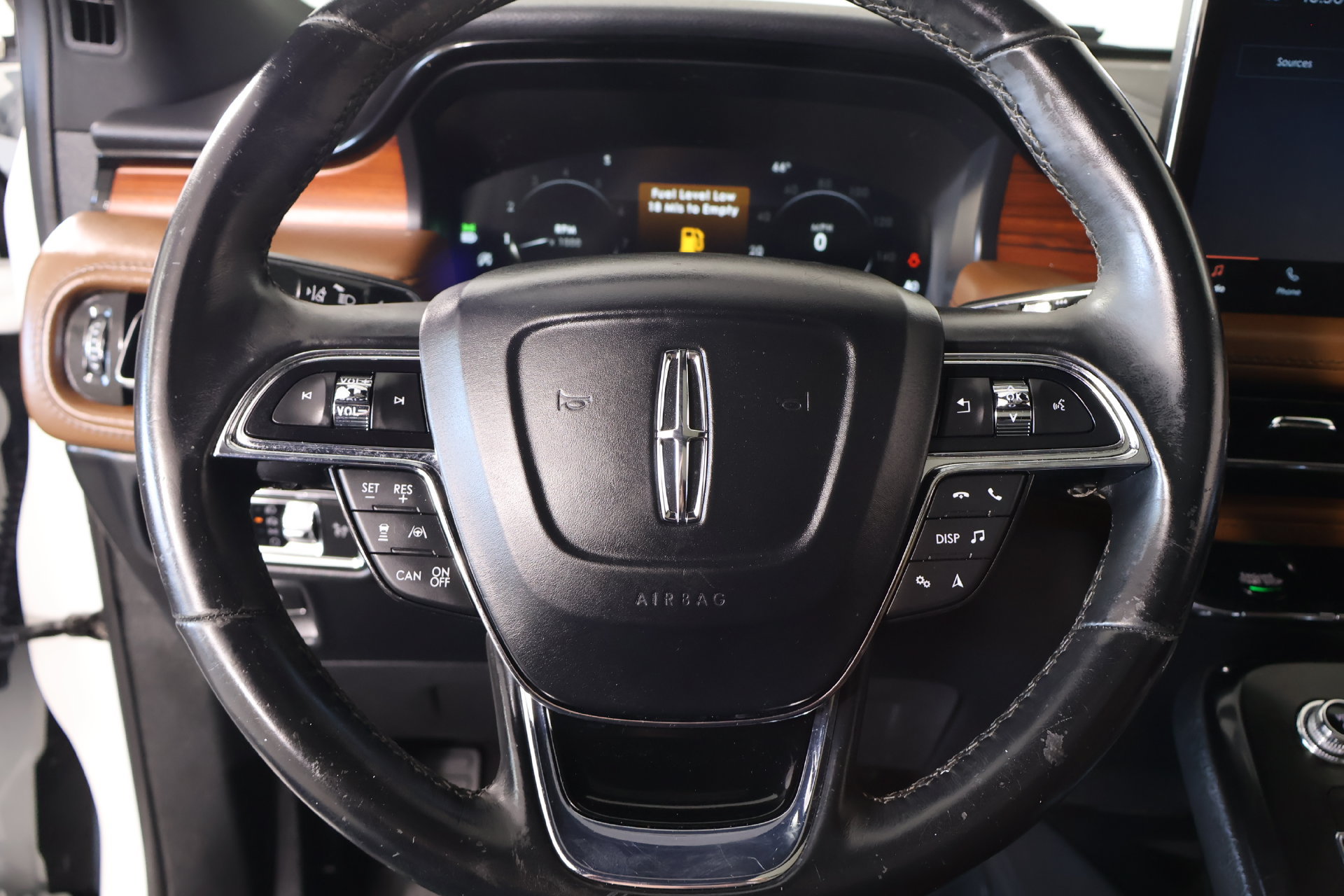 Used 2022 Lincoln Nautilus Reserve w/ Equipment Group 201A FWD image 3