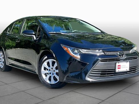 Used 2024 Toyota Corolla LE FWD image 4