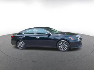 Used 2025 Nissan Altima 2.5 SV FWD video 2