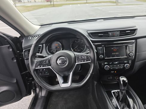 Used 2020 Nissan Rogue SV image 19