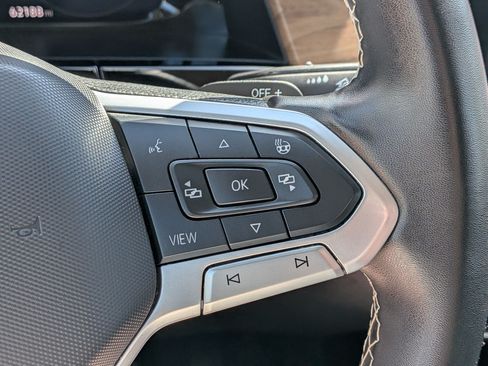 Used 2024 Volkswagen Atlas SE AWD/4WD image 19