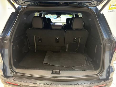 Used 2025 Chevrolet Traverse Z71 w/ Driver Confidence Package AWD/4WD image 19