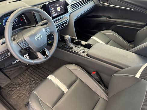 Used 2026 Toyota Camry SE FWD image 9