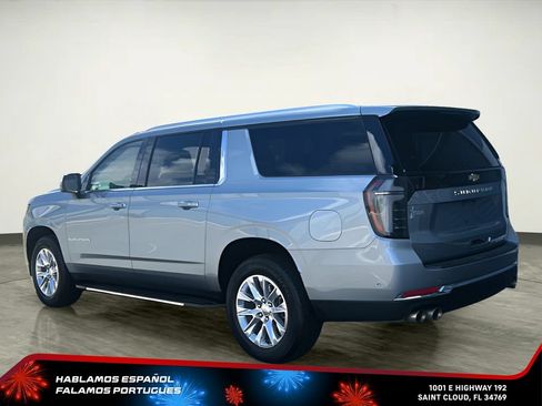 Used 2025 Chevrolet Suburban Premier RWD image 4