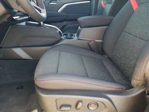 New 2025 Chevrolet Colorado Z71 w/ Midnight Edition image 8