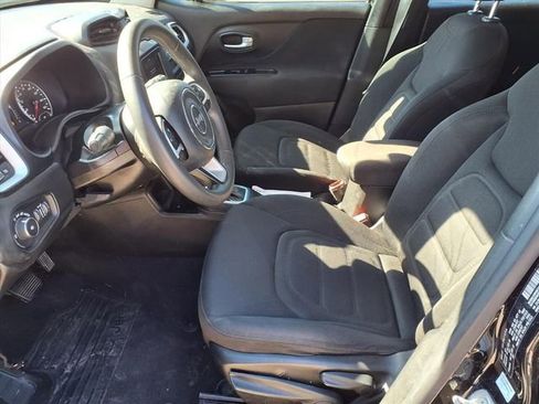 Used 2020 Jeep Renegade Latitude FWD image 12