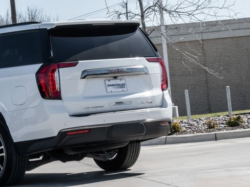 Used 2022 GMC Yukon XL AT4 image 6