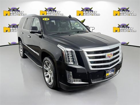 Used 2018 Cadillac Escalade Premium Luxury image 3