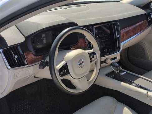 Used 2017 Volvo V90 T6 Cross Country image 8