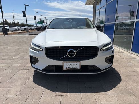 Used 2022 Volvo S60 B5 Momentum w/ Premium Package AWD/4WD image 3