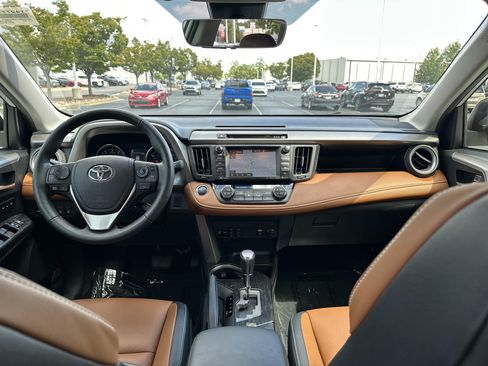 Used 2017 Toyota RAV4 Platinum FWD image 29