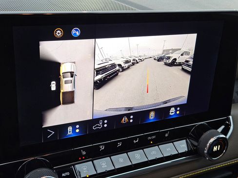 Used 2024 Chevrolet Colorado ZR2 w/ Technology Package image 24