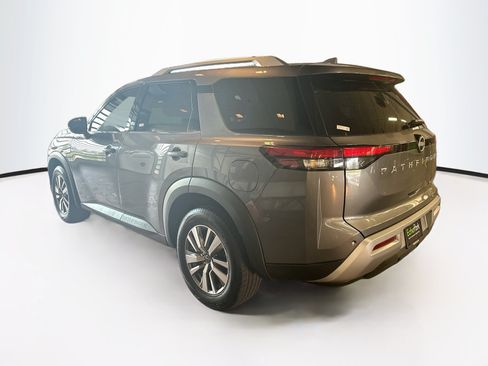 Used 2023 Nissan Pathfinder SL AWD/4WD image 5