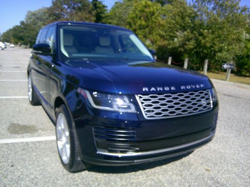 Used 2020 Land Rover Range Rover HSE image 12