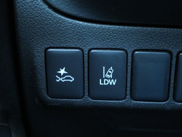 Used 2020 Mitsubishi Outlander SE AWD/4WD image 16