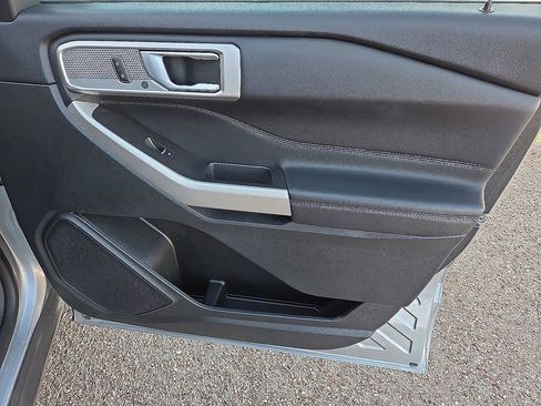 Used 2024 Ford Explorer Limited image 16