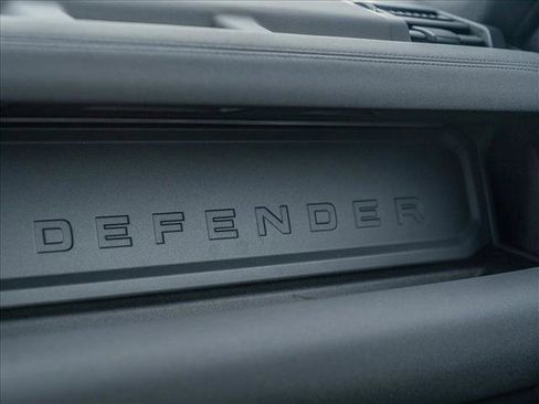 Used 2023 Land Rover Defender 90 X-Dynamic SE image 22