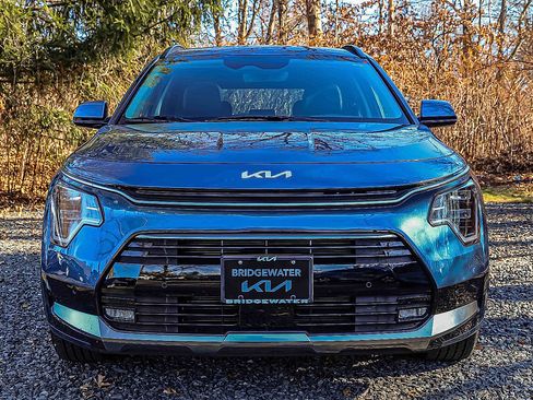 Certified 2025 Kia Niro SX Touring image 2