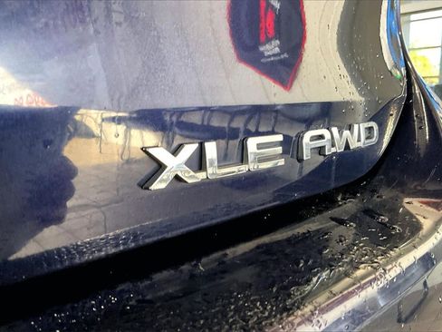 Used 2023 Toyota Highlander XLE image 23