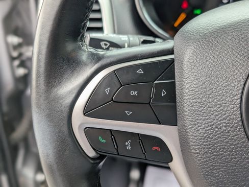 Used 2019 Jeep Grand Cherokee Laredo image 18