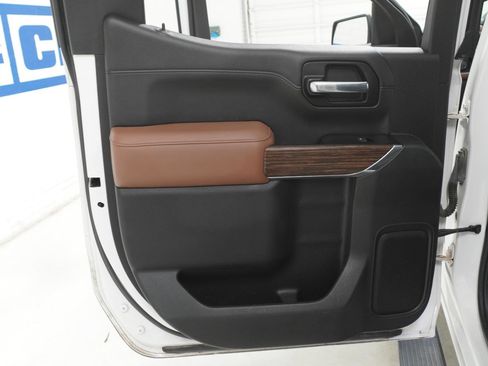 Used 2020 Chevrolet Silverado 1500 High Country w/ Technology Package AWD/4WD image 31