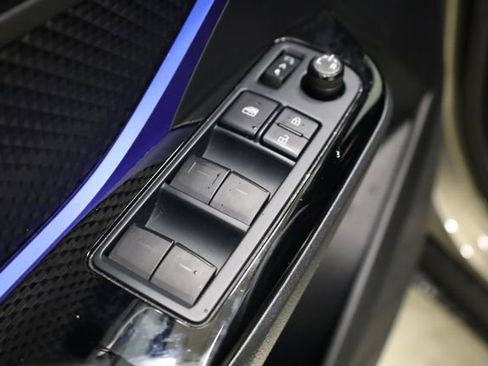 Used 2021 Toyota C-HR XLE image 17