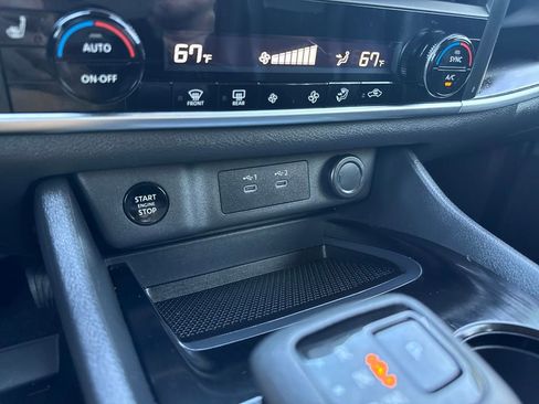 Used 2025 Nissan Rogue SV image 34