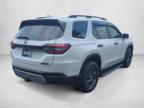 Used 2024 Honda Pilot TrailSport image 5