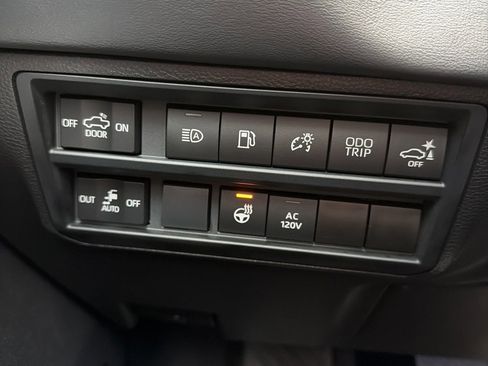 Used 2022 Toyota Tundra Platinum w/ Advanced Package image 28