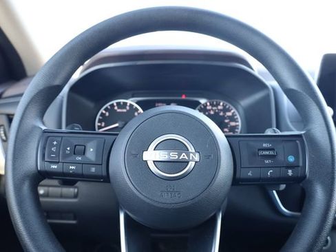 Used 2023 Nissan Rogue SV image 17