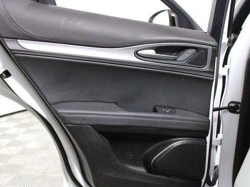 Used 2023 Alfa Romeo Stelvio Veloce image 30