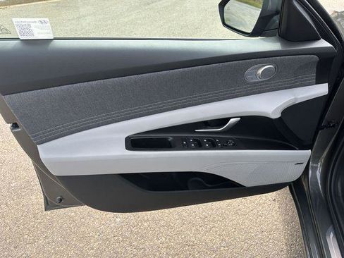 New 2025 Hyundai Elantra Limited image 10