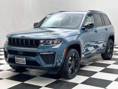New 2026 Jeep Grand Cherokee Limited w/ Limited Altitude Package AWD/4WD image 4