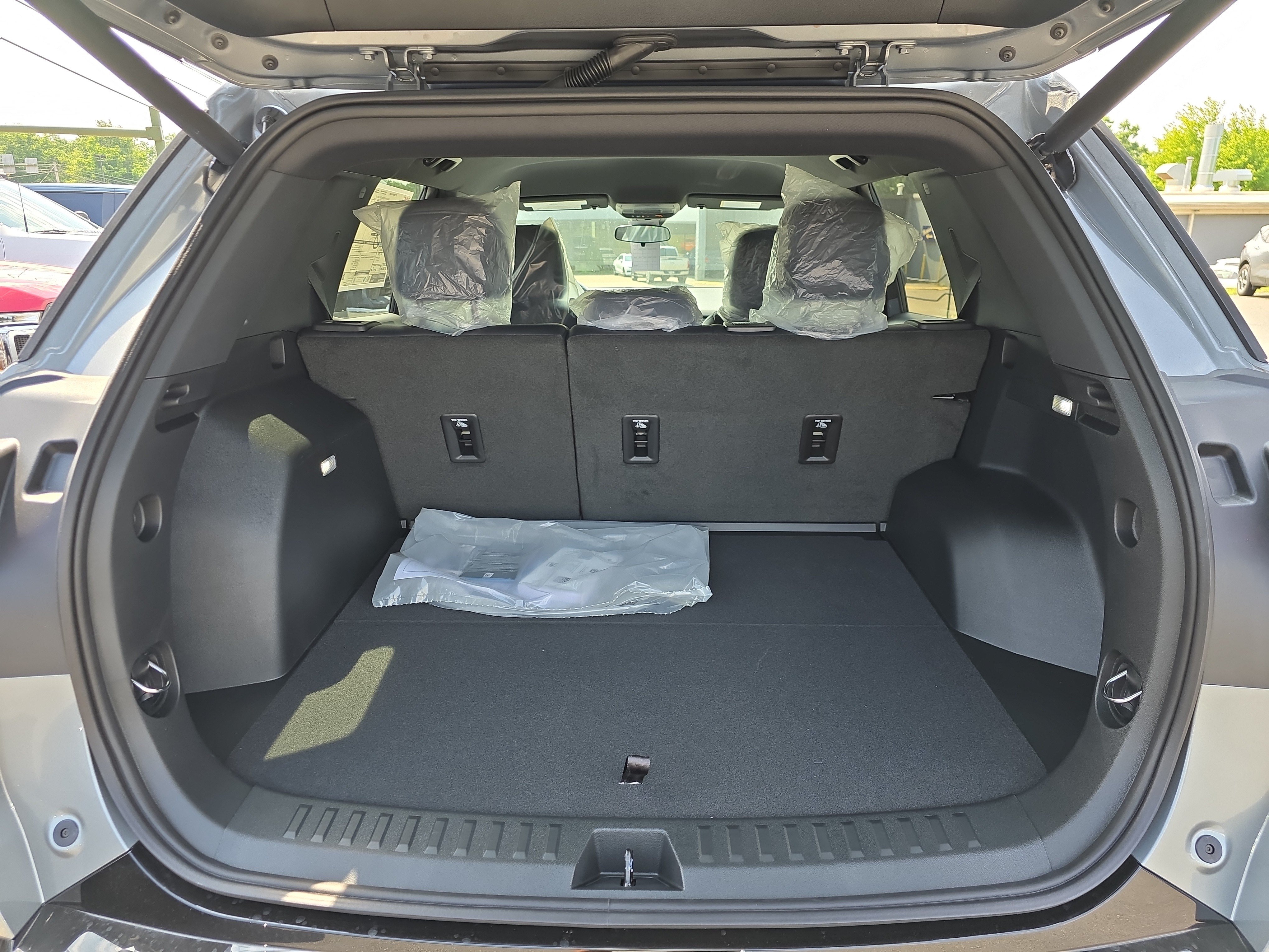 New 2027 GMC Terrain AT4 w/ LPO, Floor Liner Package AWD/4WD image 5