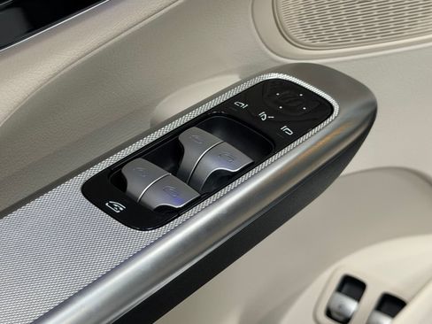 Certified 2025 Mercedes-Benz GLC 350e 4MATIC image 24
