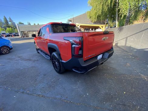 Used 2025 Chevrolet Silverado EV LT AWD/4WD image 4