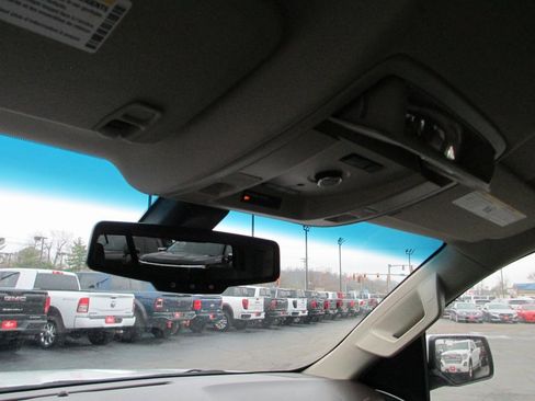 Used 2017 GMC Yukon SLE w/ SLE Value Package image 26