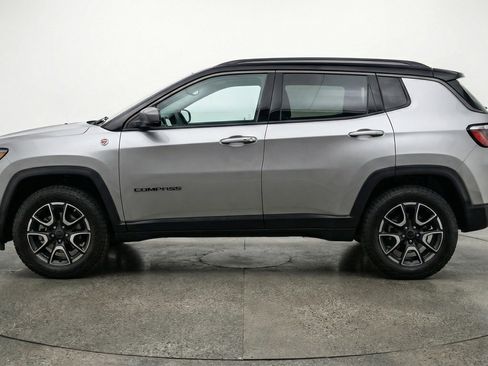 Used 2025 Jeep Compass Trailhawk w/ Trailer Tow Group AWD/4WD image 5