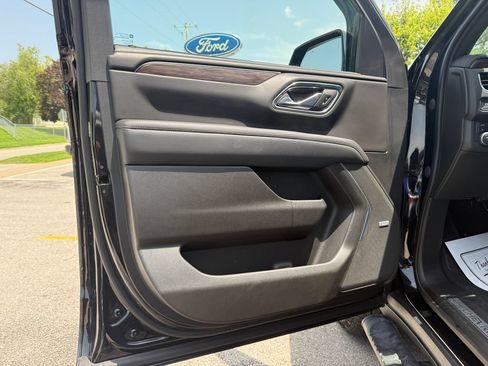 Used 2023 Chevrolet Tahoe Z71 w/ Luxury Package AWD/4WD image 18