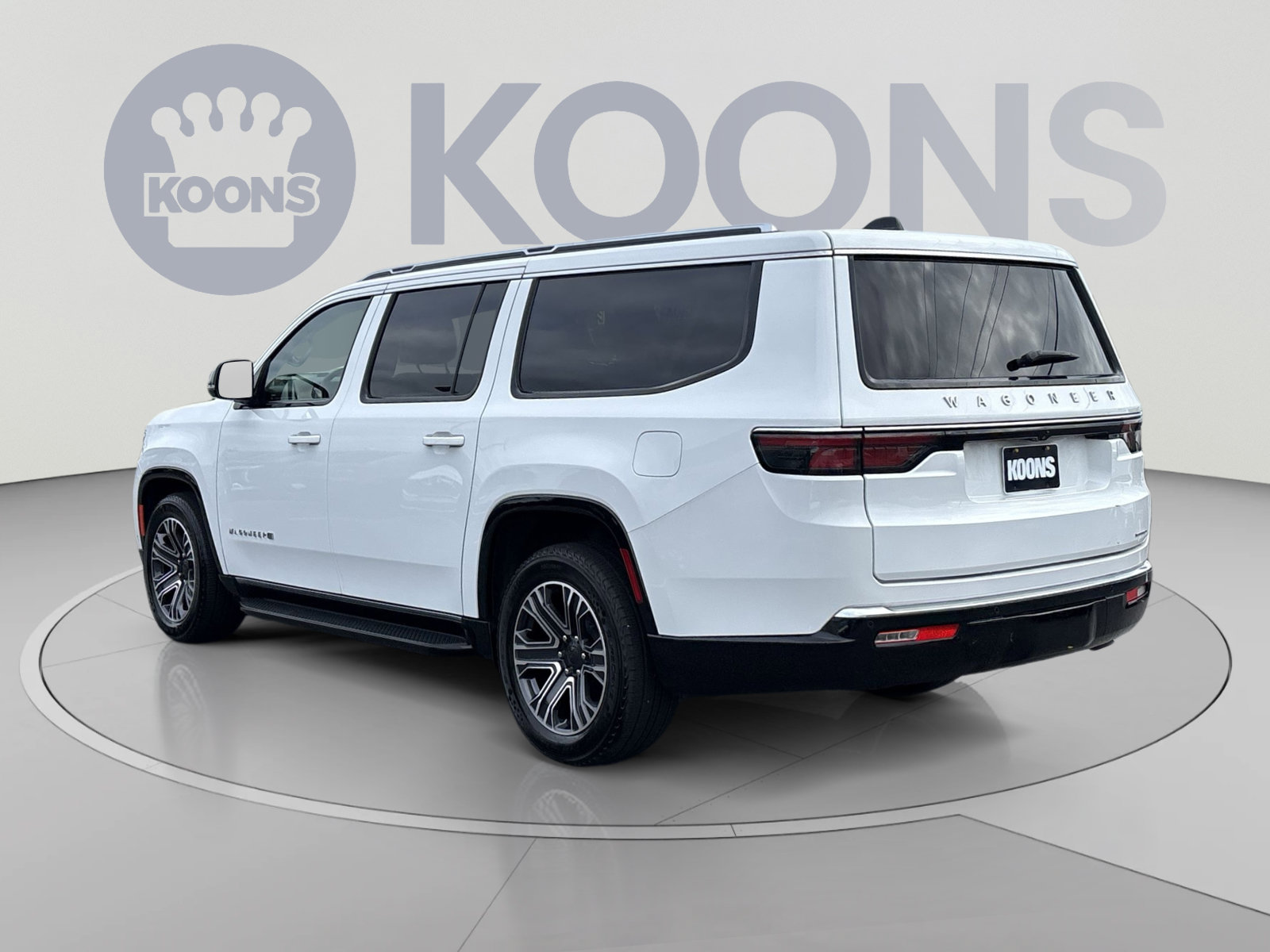 Used 2024 Jeep Wagoneer L Series II w/ Flexible Seating Group AWD/4WD image 4