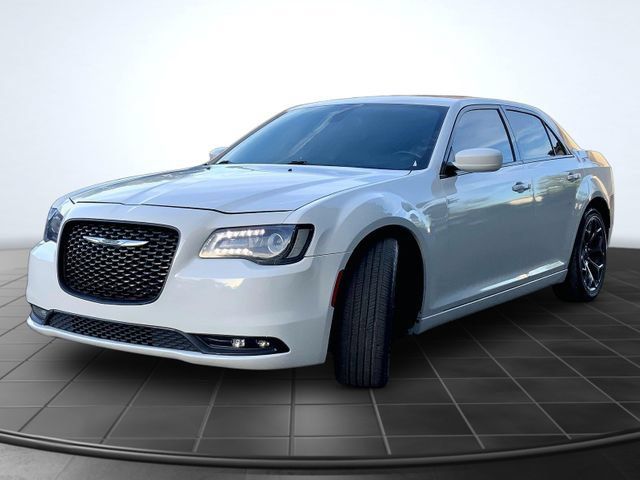 Used 2015 Chrysler 300 S RWD image 4