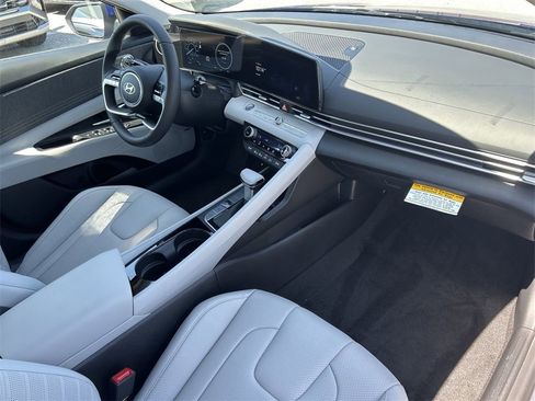 New 2025 Hyundai Elantra Limited image 19