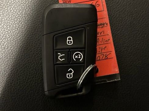 Used 2023 Volkswagen Tiguan SE R-Line AWD/4WD image 28